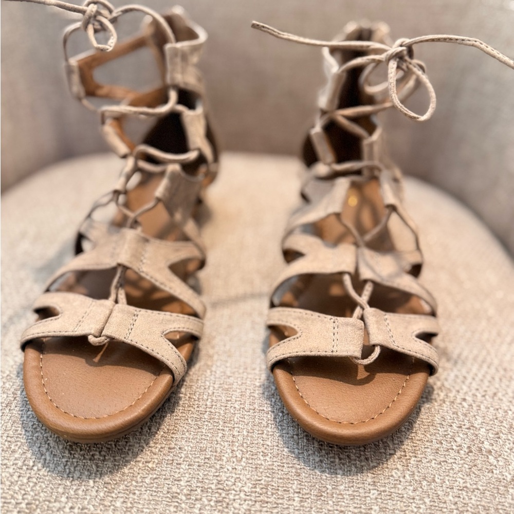 Tan gladiator sandals by Nicole. Size 8.5 - Picture 7 of 9